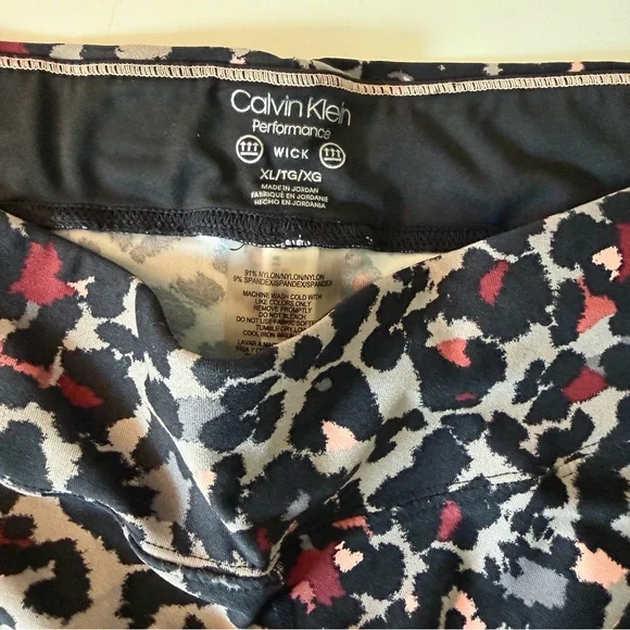 Calvin Klein Performance Capri Leggings - Picture 4 of 4